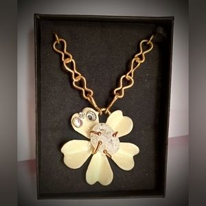 Vintage 24" Necklace w/ cream color flower pendant